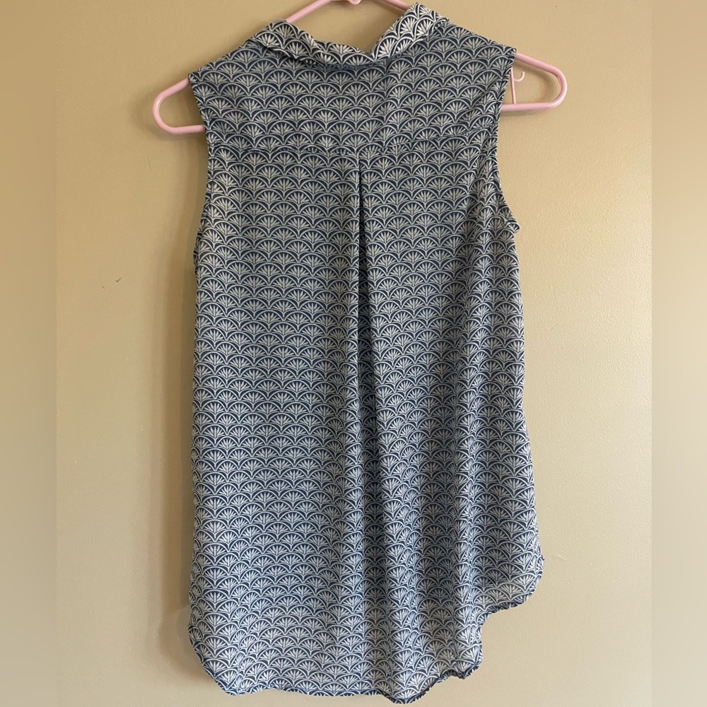 H&M pattern button up - Picture 2 of 3